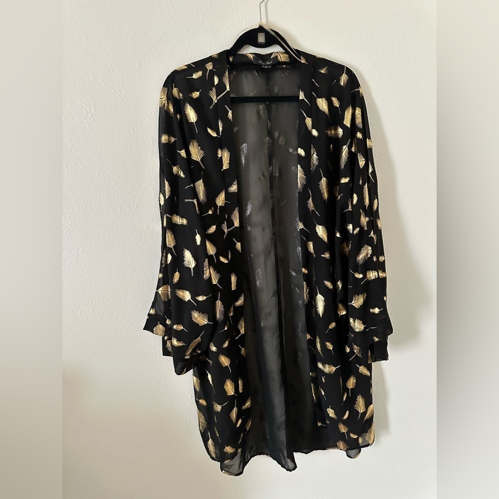🌟SALE🌟Honey punch black robe with gold feathers size large - Picture 4 of 7